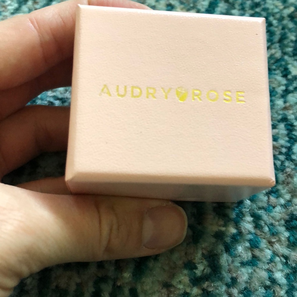 Audrey rose ring box